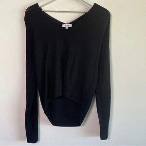 525 America black v-neck knit sweater size small